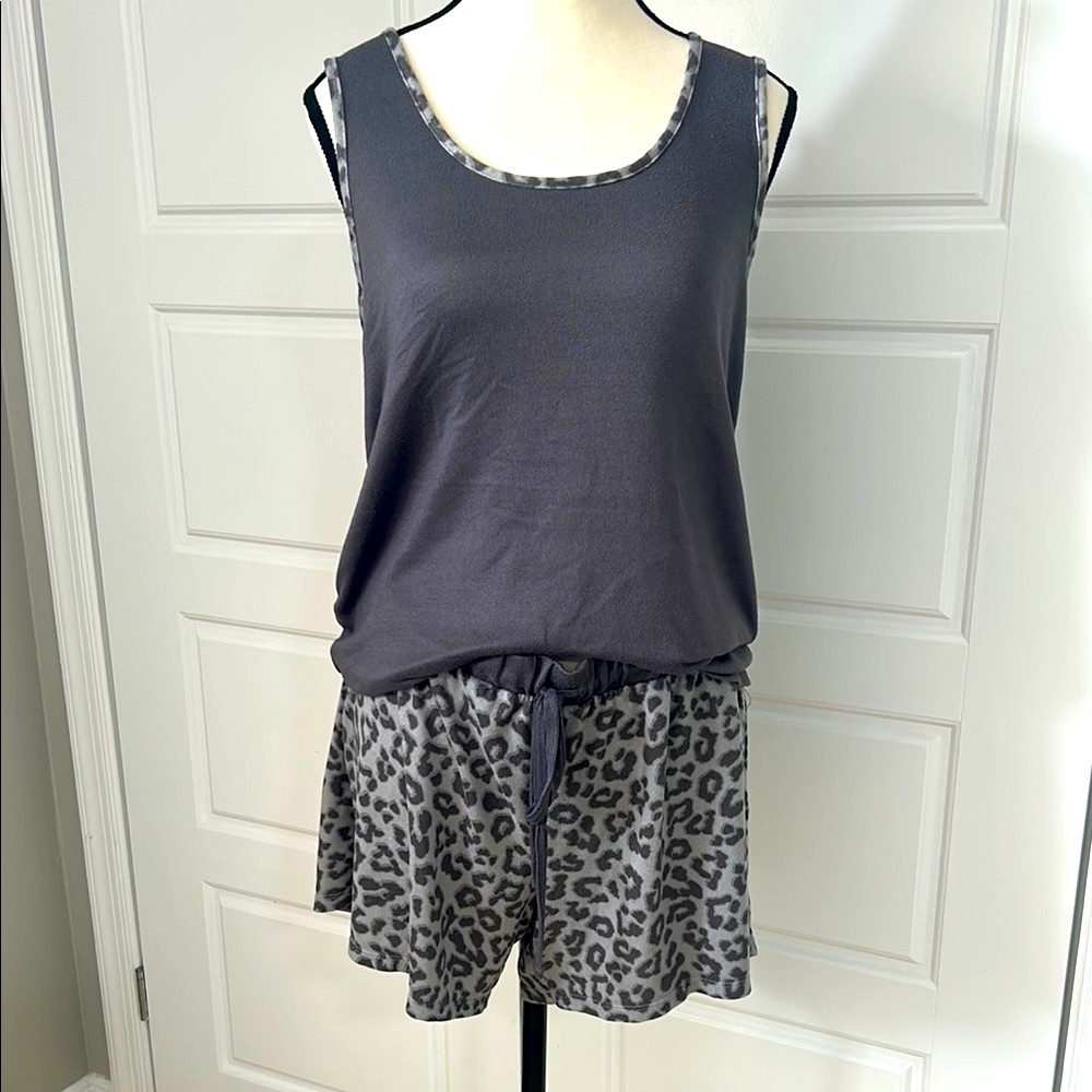 Lucky Brand 2 Piece Gray Pajama Set with Leopard Print Soft and Comfortable